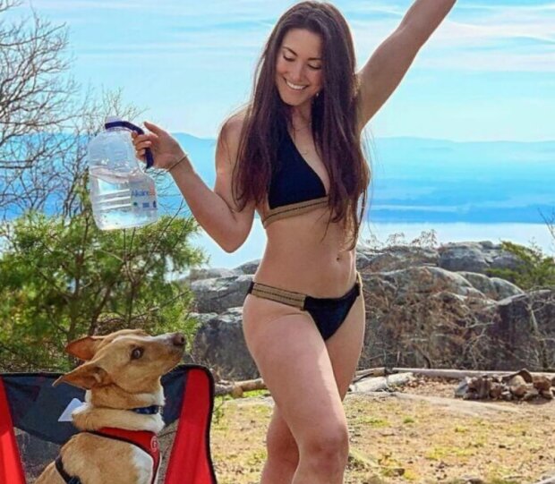 Holka a pes. Foto: snímek obrazovky Instagram