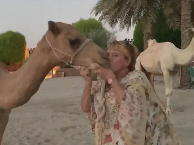 Ursula opustila své rodné Německo, aby žila v poušti se 40 velbloudy