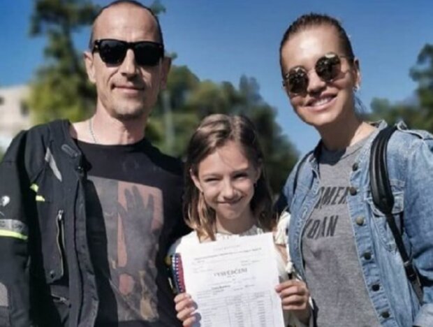 Matěj Homola, Dara Rolins a jejich dcera Laura. Foto: snímek obrazovky extra.cz