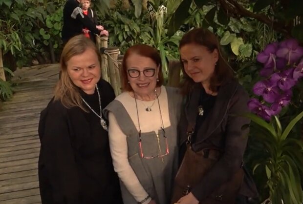 Ivа Janžurová, Sabina Remundová a Theodora Remundová, Foto: snímek obrazovky YouTube