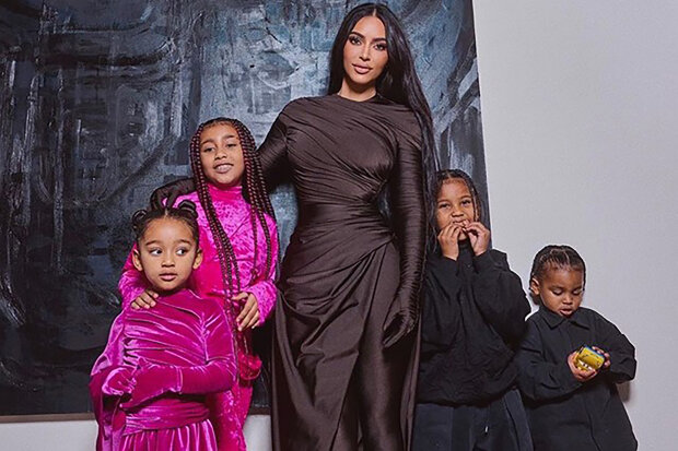 Kim Kardashian ukázala, jak oslavila Vánoce s dětmi a blízkými: zúčastnil-li se slavnosti bývalý manžel modelky Kanye West