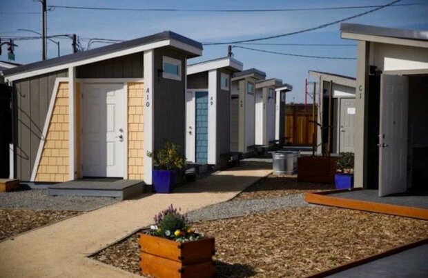 Postavili domy pro bezdomovce: jsou oznámení podmínky, za kterých v nich můžou žít