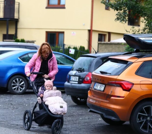 Gabriela Soukalová s dcerou. Foto: snímek obrazovky blesk.cz
