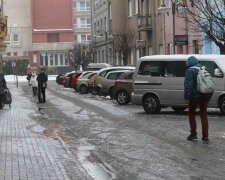 Roste riziko úrazů a nehod: Na většině území ČR znovu hrozí zrádná ledovka. ČHMÚ vydal výstrahu