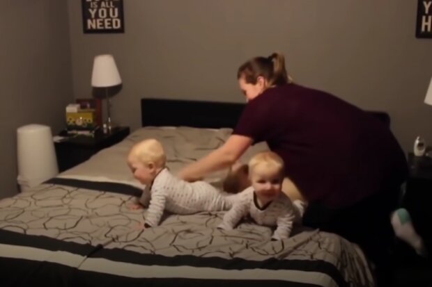 Matka a děti. Foto: snímek obrazovky YouTube