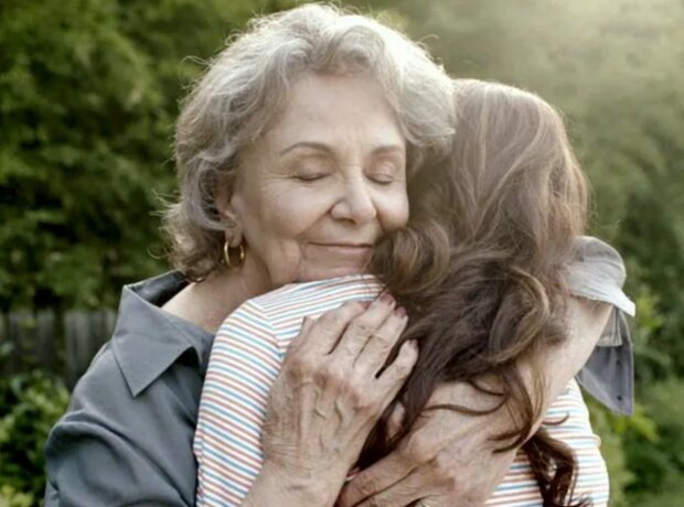 Matka a dcera. Foto: snímek obrazovky YouTube