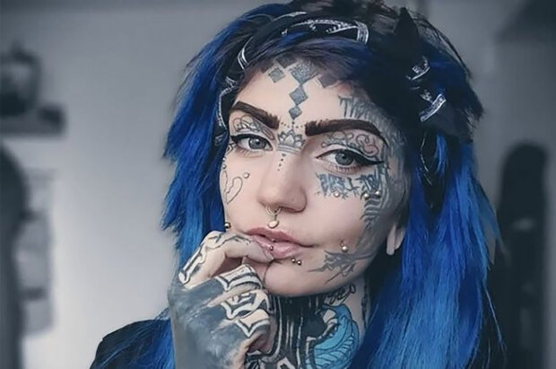 "Každý mě zná jen podle vzhledu":Jak se dívka s tetováním zúčastnila experimentu na zakrytí tetování a uvědomila si, že bez nich není nikdo