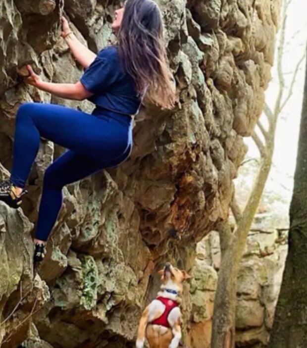 Holka a pes. Foto: snímek obrazovky Instagram