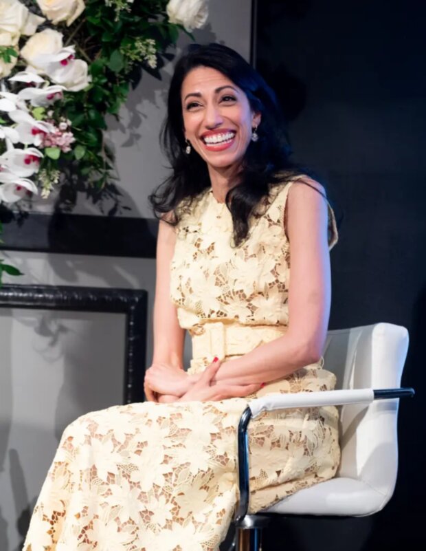 Huma Abedin. Foto: snímek obrazovky focus