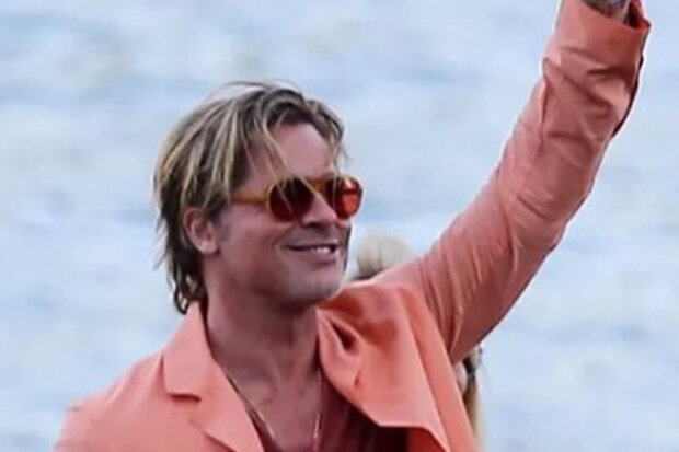 Brad Pitt pózoval v růžovém obleku na filmové premiéře v Soulu: Fotografie se objevily online