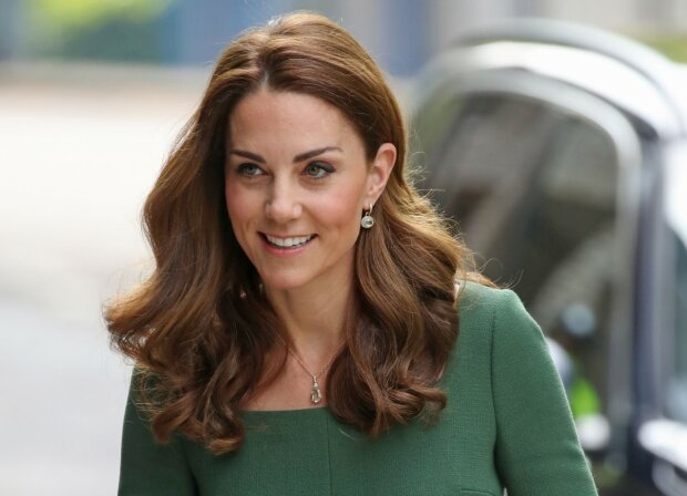 Grace Kelly, Kate Middleton a další: Jak vypadali členové královských rodin před svatbou