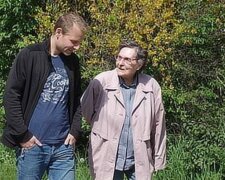 Muž potkal na ulici babičku bez domova. Zjistil mnoho důležitých vědomostí a život se změnil