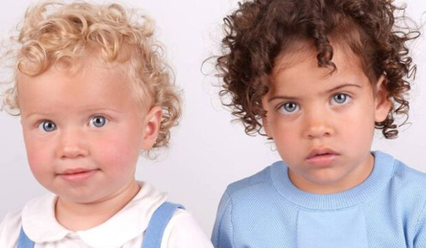 "Když jsme zjistili, že budeme mít dvojčata, neměli jsme moc přemýšlet o tom, jak budou vypadat": Proč lidé nevěří, že jsou že jsou bratři