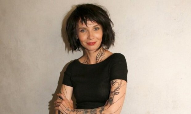 Z něžné Jany Plodkové se díky tetování stala slečna drsňák: Ukázala kérku na bříšku