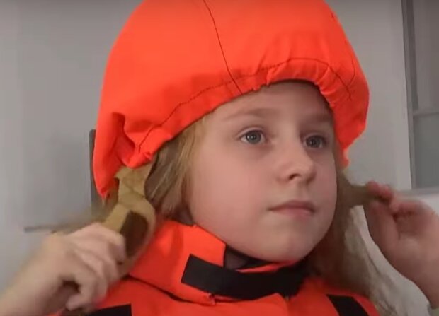 Neprůstřelné vesty a zmenšené přilby. Foto: snímek obrazovky YouTube