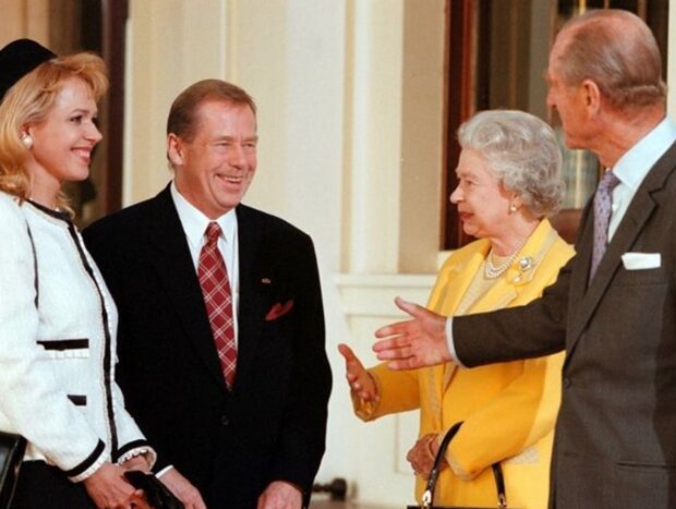 Dagmar Havlová s manželem a královskou rodinou. Foto: snímek obrazovky Instagram