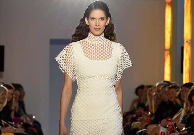 Aneta Vignerová byla hvězdou přehlídky Tatiany Kovaříkové. Foto: Snímek obrazovky super.cz