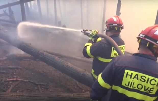 Meteorologové zveřejnili výstraha před možným vznikem požárů: "Sucho prodlužuje hrozbu požárů v Česku"