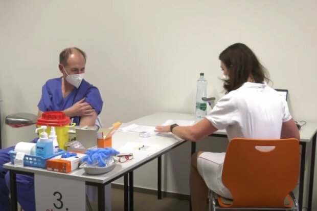 Očkování. Foto: snímek obrazovky YouTube