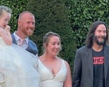 Keanu Reeves a novomanželé. Foto: snímek obrazovky lemurov