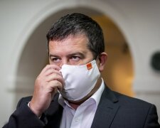 “Bolest hlavy, očí a kloubů”: Jan Hamáček promluvil o svých projevech nemoci