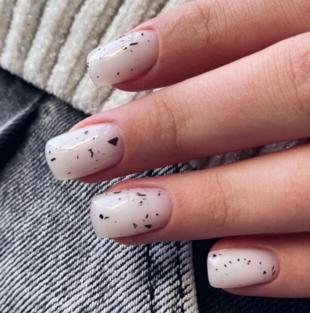 Nápady na jasnou manikúru. Foto: snímek obrazovky Instagram