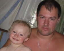 V průběhu let se syn stále méně podobal manželovi. Manželka ujistila, že vypadá jako její otec