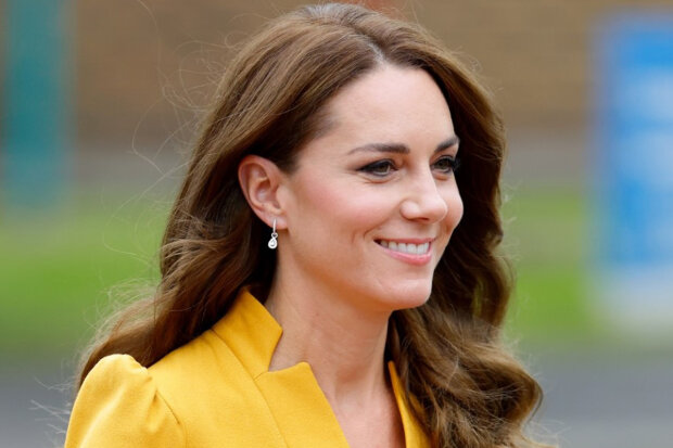 Kate Middleton se rozplynula, když vzala předčasně narozenou holčičku do náruče: "Je velmi milá"