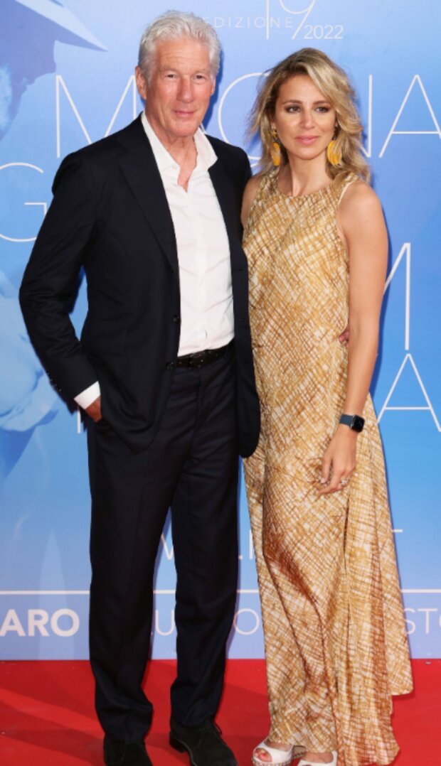 Richard Gere s manželkou. Foto: snímek obrazovky tsn