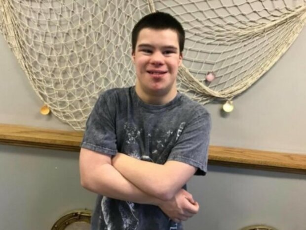 Ábel v milující rodině. Foto: snímek obrazovky bbc.com