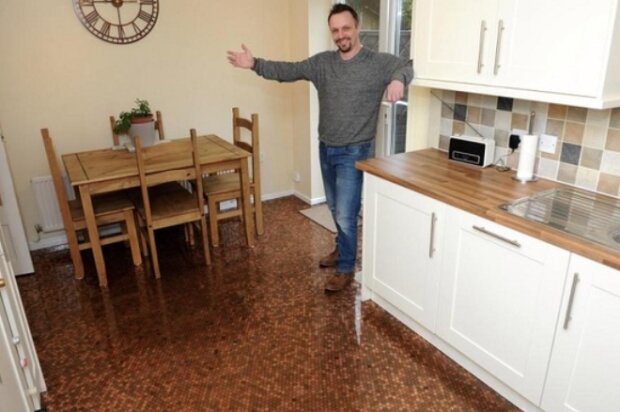 Neobvyklá podlaha. Foto: snímek obrazovky laykni.com