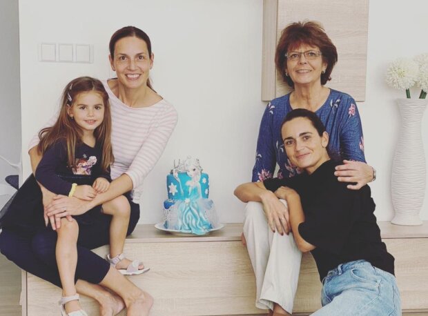 Daniela Písařovicová se pochlubila fotografií rodiny: "Tri generace". Promluvila o vztahu se sestrou