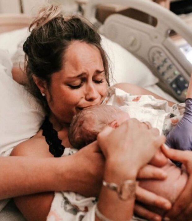 Matka a dítě. Foto: snímek obrazovky laykni.com