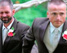 Otec zastavil dceřinu svatbu, aby její nevlastní otec mohl také ji vést k oltáři