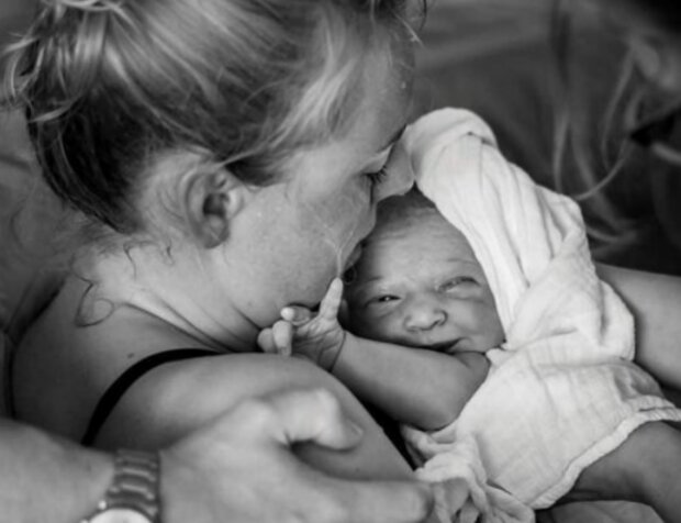 Matka a dítě. Foto: snímek obrazovky laykni.com