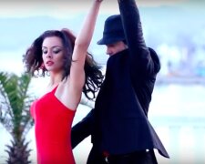 Vášnivé tango těchto dvou vzbudilo síť. Téměř 3 miliony zhlédnutí