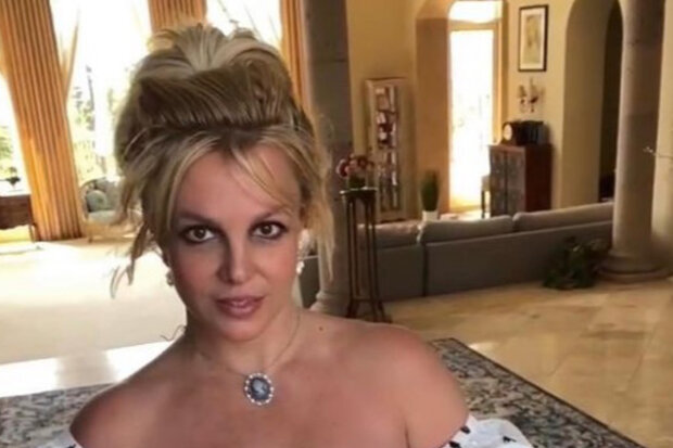 "Proboha, co se mi stalo s žaludkem": Britney Spears oznámila své těhotenství