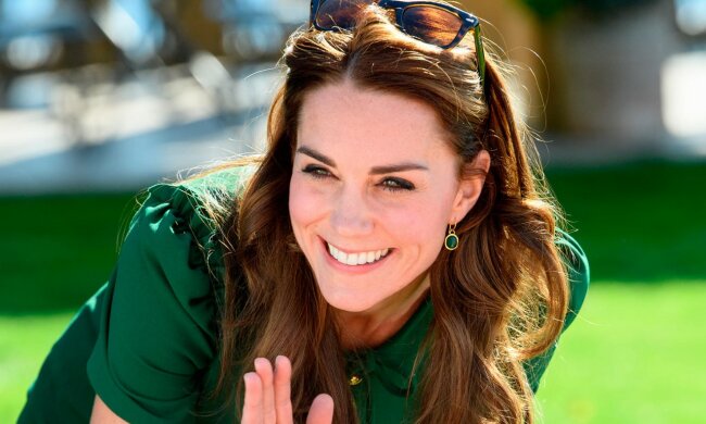 "Je to jako líbánky": Kate Middleton představila svůj nejpůsobivější obraz na karibském turné