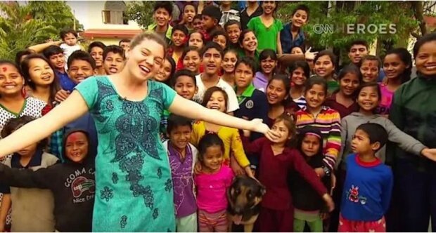 Turistka věnovala své životní úspory na zřízení dětského domova pro nepálské sirotky. "Miluji je a z celého srdce jim přeji důstojný život"