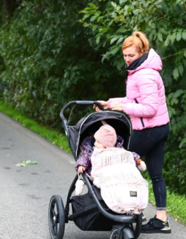 Gabriela Soukalová s dcerou. Foto: snímek obrazovky blesk.cz