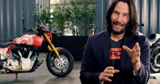 Keanu a jeho šťastný příběh lásky k motocyklům