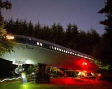 Letadlo přestavěné na dům: muž více než 16 let žije ve starém vybaveném Boeingu