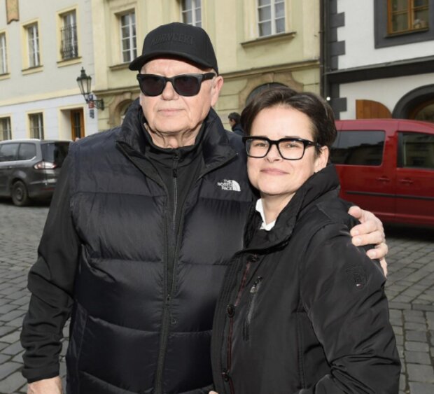 Jiří Korn s manželkou. Foto: snímek obrazovky super.cz