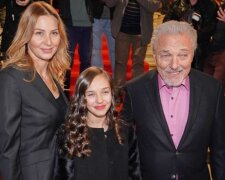 Charlotte Gottová a její rodiče. Foto: snímek obrazovky YouTube