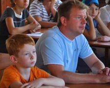 Adekvátní otec se zastal děti před rozmarnými matky jedinou frázi