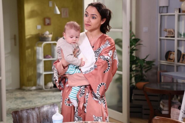 Eva Burešová se svým seriálovým miminkem. Foto: Snímek obrazovky super.cz