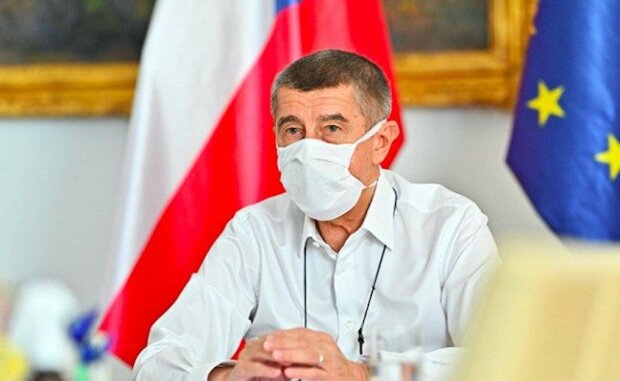 Český premiér naznačil termín návratu k normálu