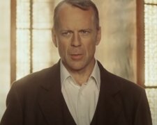 Obrovská Vila Bruce Willise a jeho mladé ženy: Rodina pozvala hosty a šťastně ukázala 7 ložnic, 12 koupelen a jeden neskromný bazén