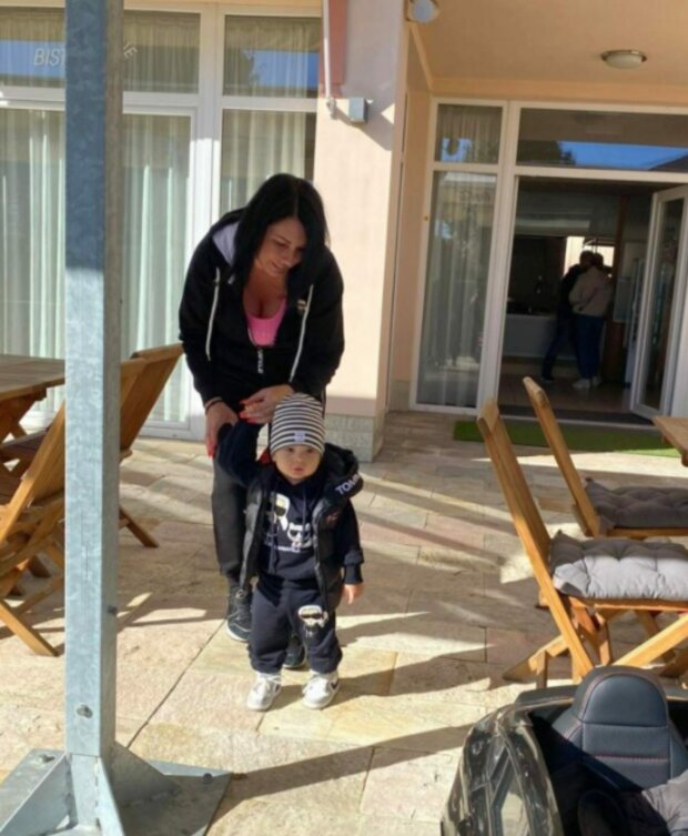 Manželka a syn Radeka Kašpáreka. Foto: snímek obrazovky Instagram