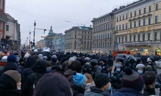 Začalo. "Svobodu Navalnému": Tisíce lidí po celém Rusku vyšly do ulic na podporu zatčeného Navalného. Diktatura ukázala svůj strach